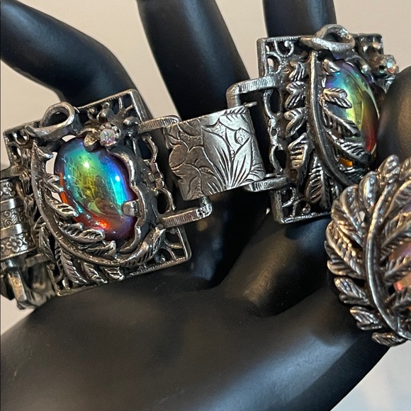 Vintage “Dragon’s Breath” Glass Cabochon Demi-Parure Bracelet & Earring Set - Picture 5 of 10